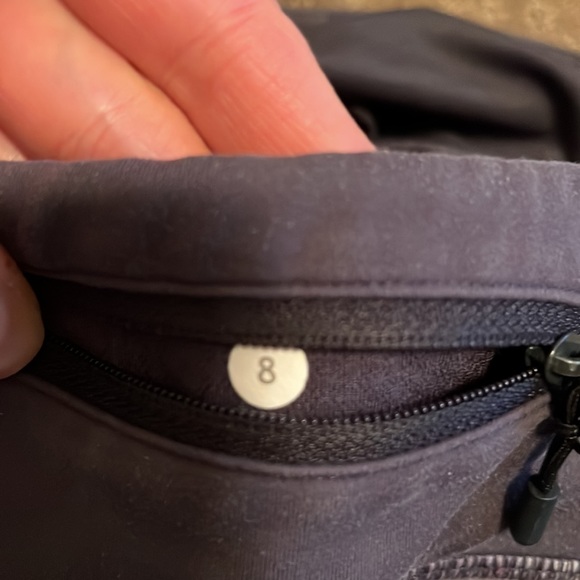 Lululemon shorts- size 8 - Picture 4 of 4